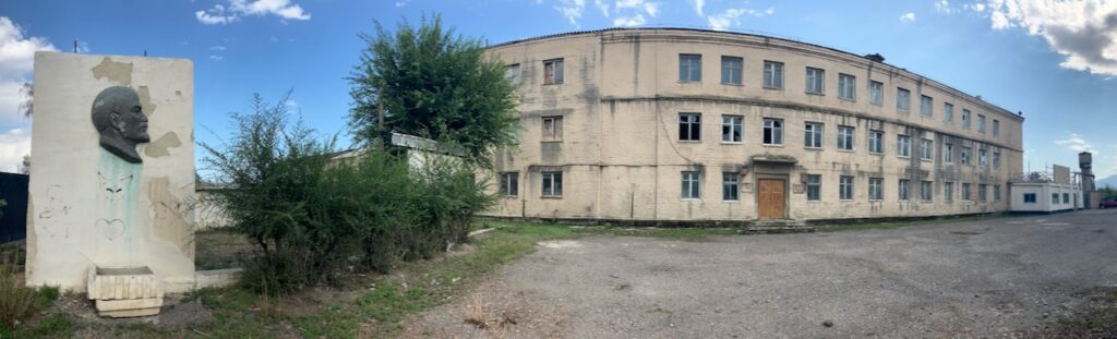 ⁨Issyk Kul⁩, ⁨Balykchy⁩, ⁨Kyrgyzstan⁩ lenin factory Иссык-Куль Балыкчы Ысык-Көл 巴雷克奇 伊塞克湖 バルクチ イシク・クル 발륵치 이식쿨 بالقشي إيسيك كول