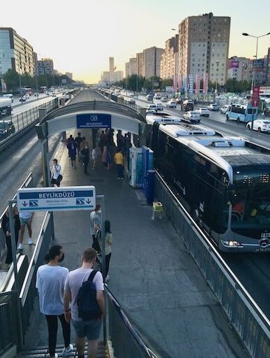 İstanbul Metrobüs 伊斯坦布尔地铁巴士 イスタンブールメトロバス متروباص إسطنبول 이스탄불 메트로버스 Метробус Стамбула