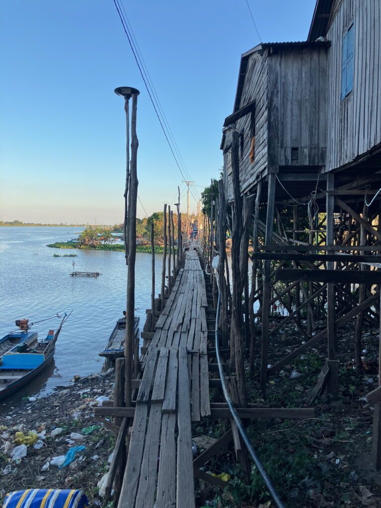 កំពង់ឈ្នង กัมปงชไนง Kampong Chhnang Cambodge 贡布尔川 柬埔寨 カンポンチュナン カンボジア 캄퐁춘앙 (캄보디아) كمبونغ تشنانغ كمبوديا Кампонг Чхнанг Камбоджа Cambodia