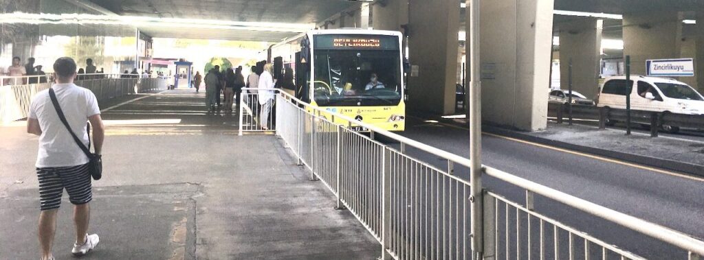 Istanbul Metrobus İstanbul Metrobüs 伊斯坦布尔地铁巴士 イスタンブールメトロバス متروباص إسطنبول 이스탄불 메트로버스 Метробус Стамбула